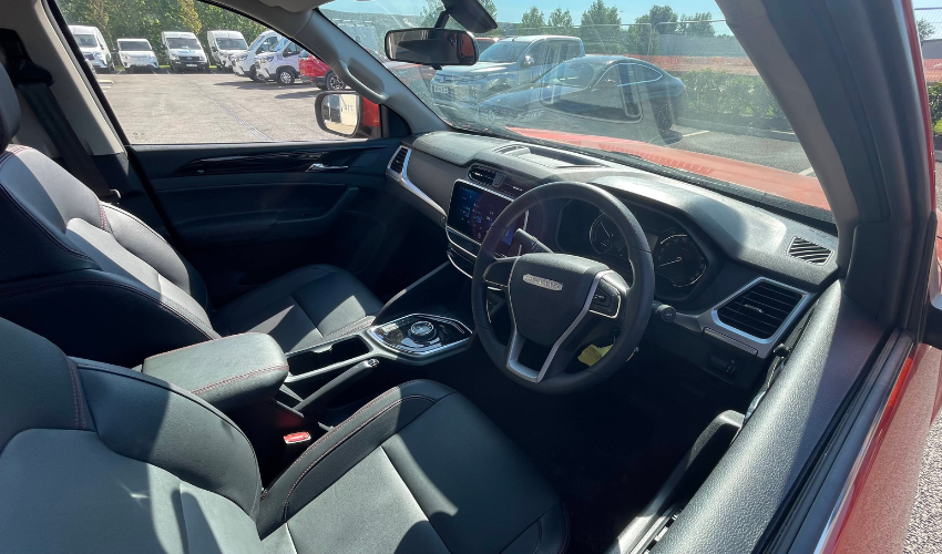 Maxus T90EV Interior